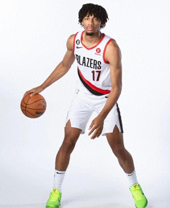 关于开拓者队新核心球员正式亮相，备战季前赛显实力！的信息